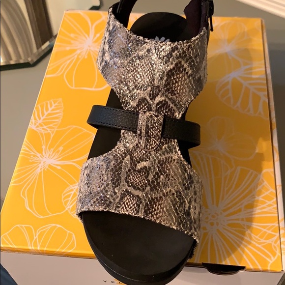 yellow box paively sandals